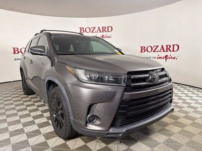 Used 2019 Toyota Highlander SE