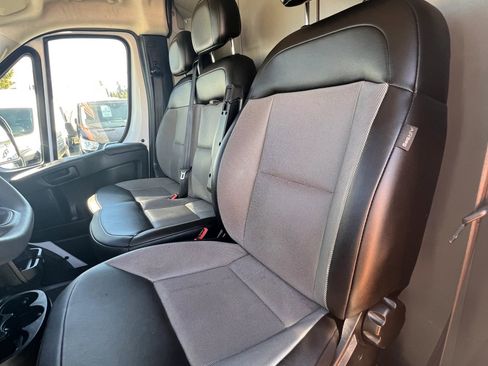 Used 2024 RAM ProMaster 2500 w/ Convenience Group FWD image 10