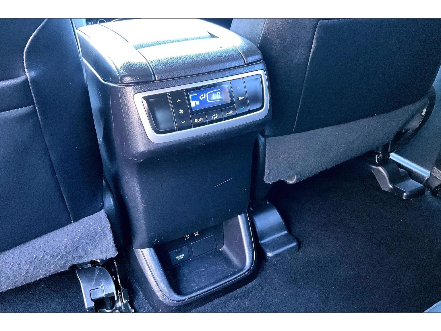 Used 2017 Toyota Highlander XLE w/ Carpet Mat Package AWD/4WD image 13