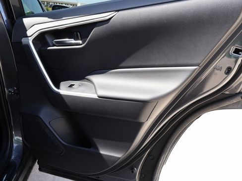 Used 2024 Toyota RAV4 SE image 11