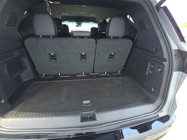 Used 2025 Chevrolet Traverse High Country w/ LPO, Floor Liner Package FWD image 18