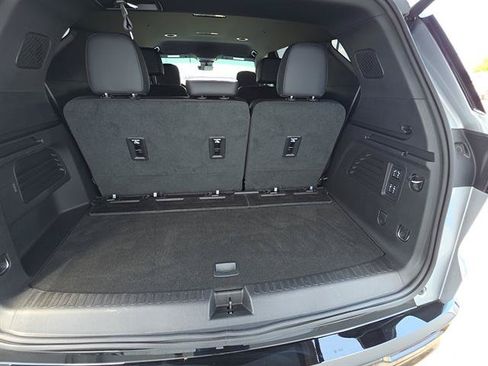 Used 2025 Chevrolet Traverse High Country w/ LPO, Floor Liner Package FWD image 18