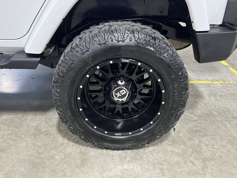 Used 2018 Jeep Wrangler Unlimited Sahara image 25