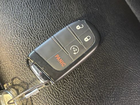 Used 2025 Jeep Compass Limited image 21