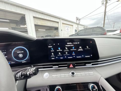 Used 2025 Hyundai Elantra SEL image 18