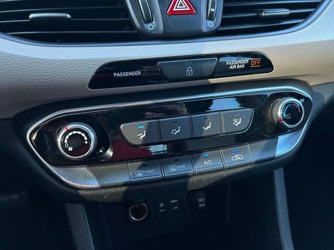 Used 2018 Hyundai Elantra GT image 24