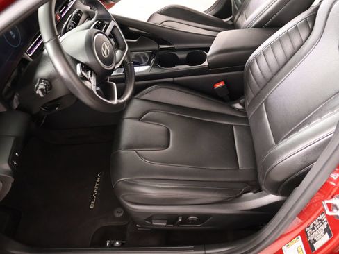 Certified 2025 Hyundai Elantra Limited FWD image 12