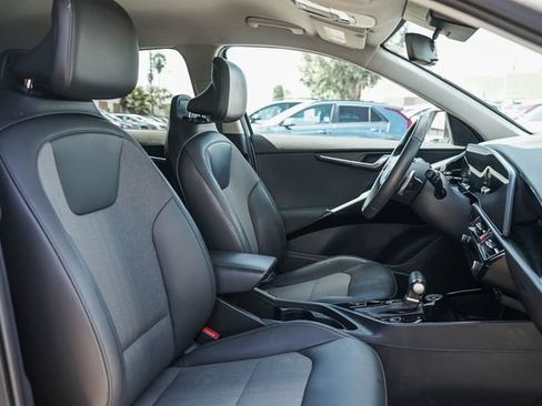 Certified 2025 Kia Niro EX FWD image 18