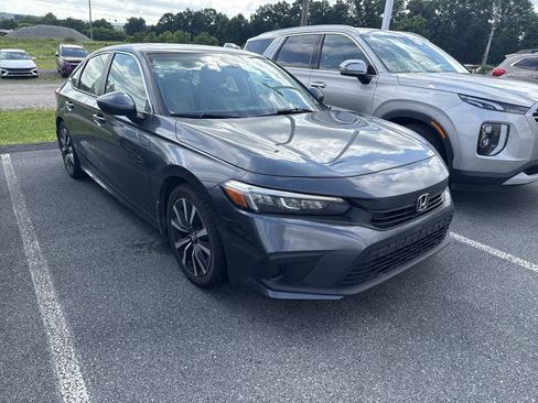 Used 2022 Honda Civic EX image 2