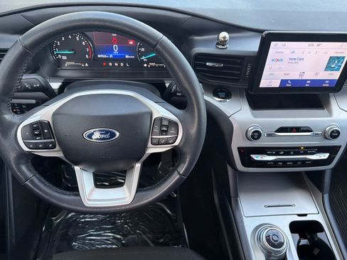 Used 2023 Ford Explorer XLT AWD/4WD image 14