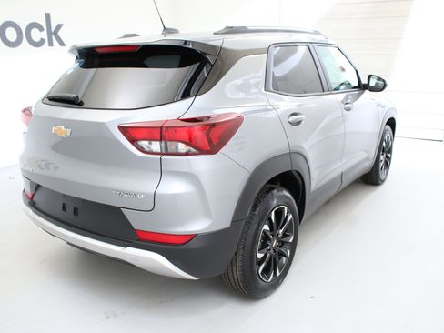 Certified 2023 Chevrolet TrailBlazer LT w/ Convenience Package FWD image 8