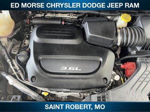 Used 2017 Chrysler Pacifica Touring-L FWD image 12
