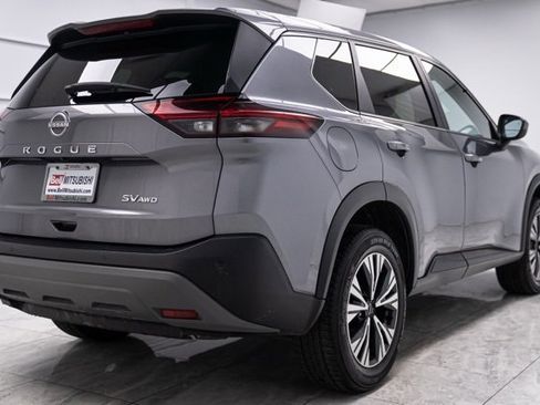 Used 2023 Nissan Rogue SV image 9