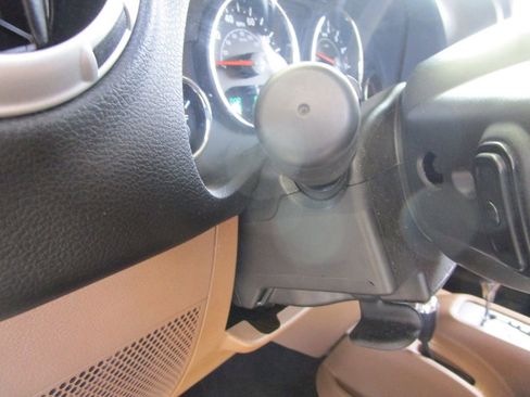 Used 2017 Jeep Wrangler Unlimited Sahara w/ Connectivity Group image 25