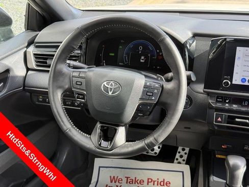 Used 2025 Toyota Camry SE w/ Convenience Package FWD image 14