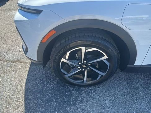 New 2026 Chevrolet Equinox EV LT image 10