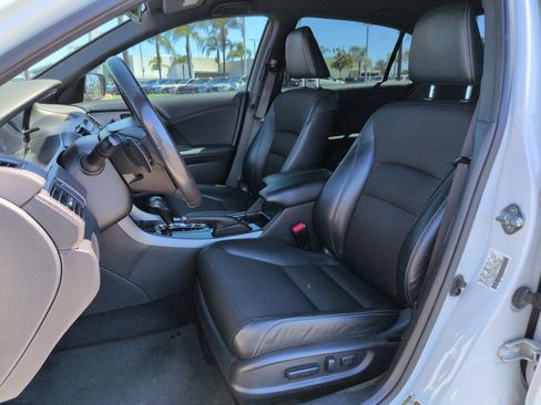 Used 2017 Honda Accord Sport image 16