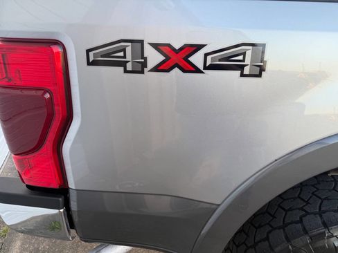 Used 2021 Ford F350 Lariat image 39