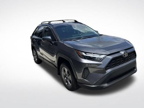 Used 2025 Toyota RAV4 XLE AWD/4WD image 4