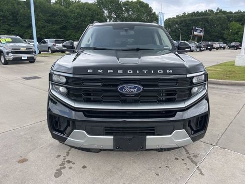 Used 2025 Ford Expedition Platinum AWD/4WD image 14