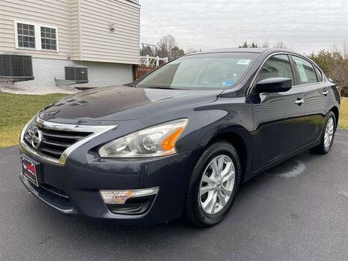 Used 2014 Nissan Altima 2.5 S w/ Sport Value Package image 2