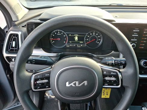 Used 2023 Kia Sorento LX image 19