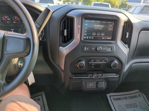 Used 2020 Chevrolet Silverado 1500 Custom w/ Custom Value Package AWD/4WD image 17
