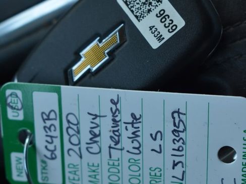 Used 2020 Chevrolet Traverse LS w/ LPO, Black Accent Package image 13