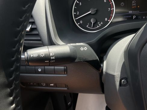 Used 2025 Nissan Rogue SV FWD image 32