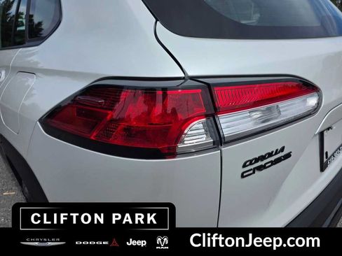 Used 2024 Toyota Corolla Cross AWD Hybrid image 8