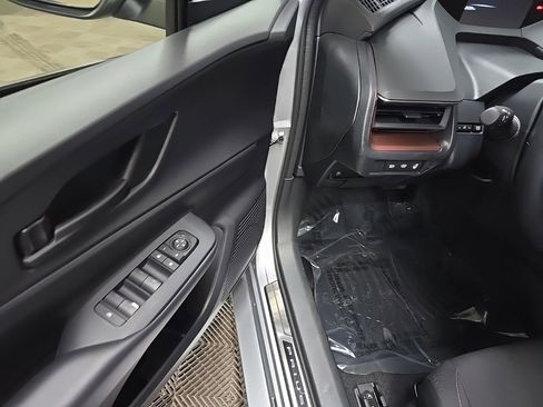 Used 2025 Toyota Prius Plug-In Hybrid image 28