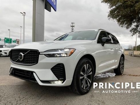 Certified 2025 Volvo XC60 B5 Core image 4