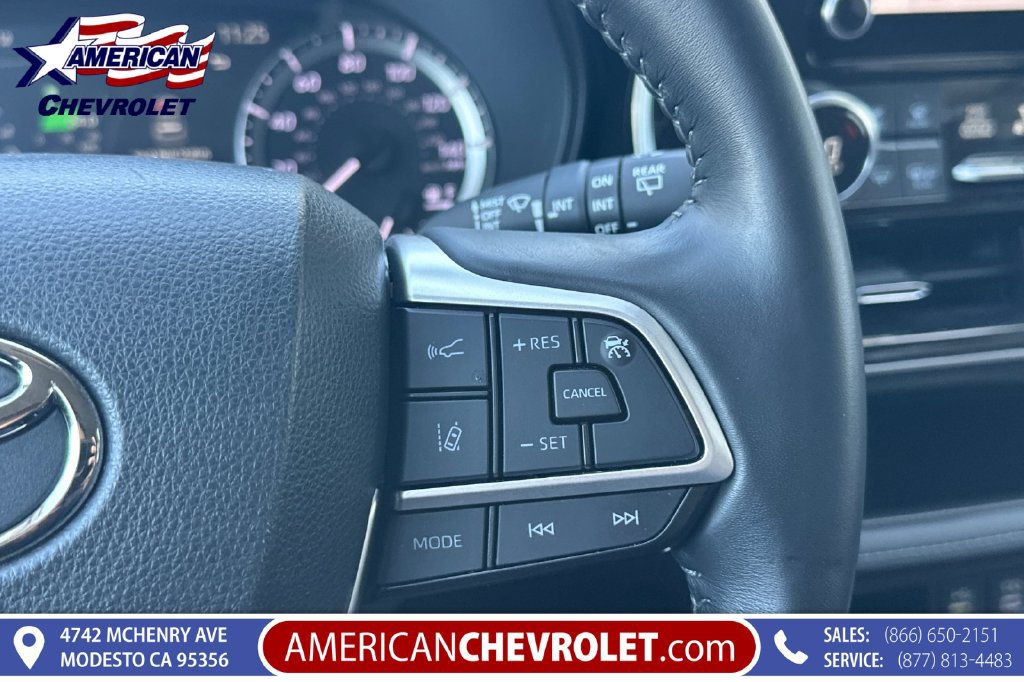 Used 2023 Toyota Highlander LE AWD/4WD image 34