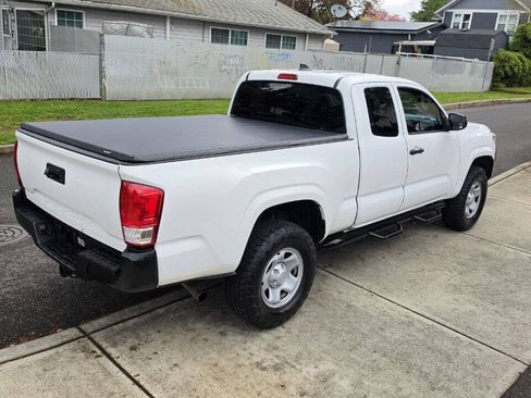Used 2016 Toyota Tacoma SR RWD image 5