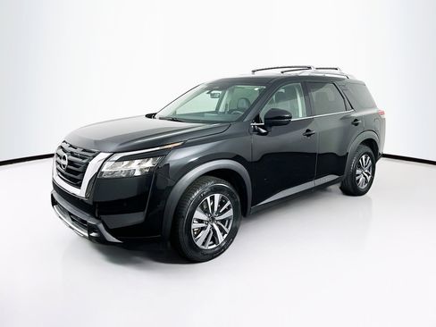 Used 2023 Nissan Pathfinder SL image 3