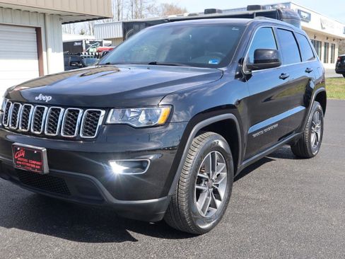 Used 2019 Jeep Grand Cherokee Laredo w/ 18" Wheel & 8.4" Radio Group image 20