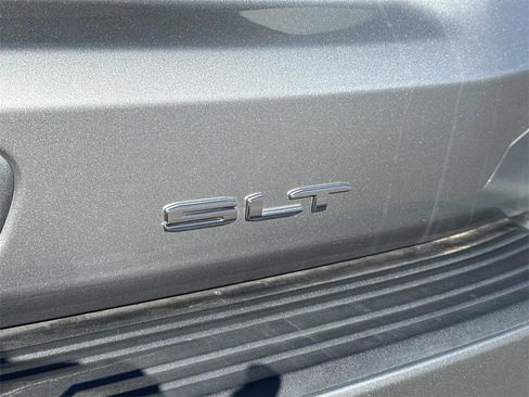 Used 2023 GMC Yukon SLT w/ SLT Luxury Package image 5