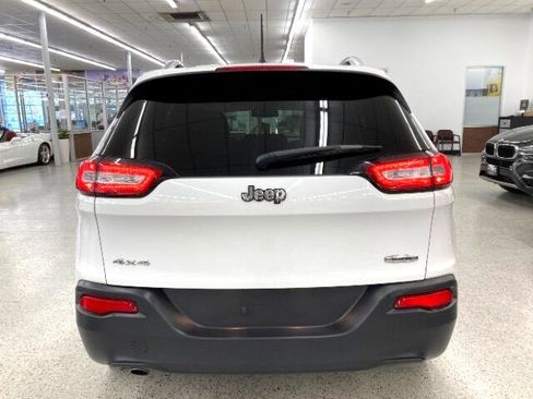 Used 2017 Jeep Cherokee Latitude w/ Cold Weather Group image 5