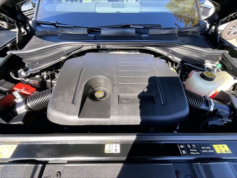 Used 2025 Land Rover Range Rover Long Wheelbase SE image 12