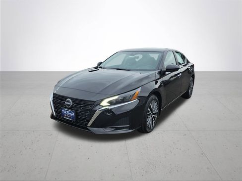 New 2025 Nissan Altima 2.5 SV image 2