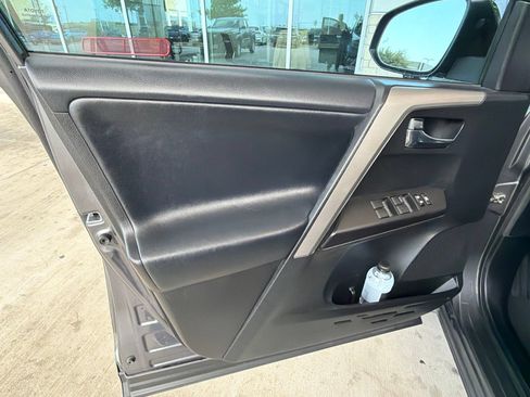 Used 2017 Toyota RAV4 XLE FWD image 18