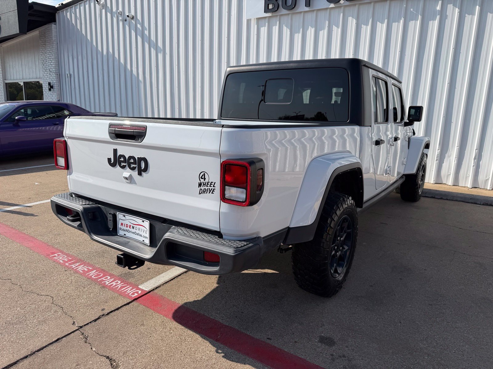 Used 2023 Jeep Gladiator Sport AWD/4WD image 7