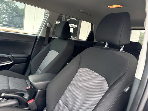 Used 2024 Kia Soul LX w/ Option Group 015 FWD image 3
