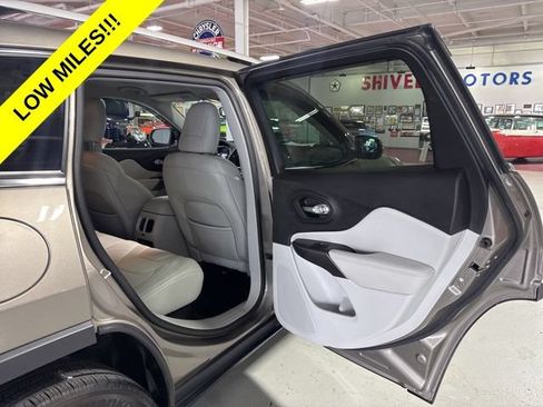 Used 2020 Jeep Cherokee Limited AWD/4WD image 33