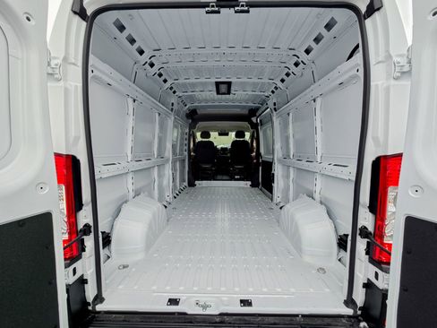 Used 2025 RAM ProMaster 2500 w/ Convenience Group image 44