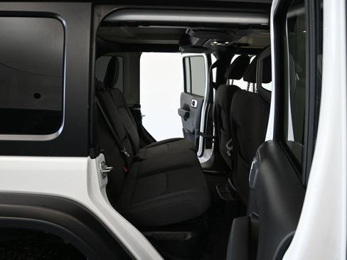 Used 2023 Jeep Wrangler Unlimited Rubicon 4xe w/ Cold Weather Group AWD/4WD image 9