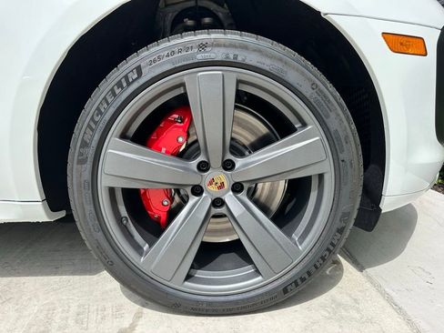 Certified 2025 Porsche Macan GTS AWD/4WD image 38