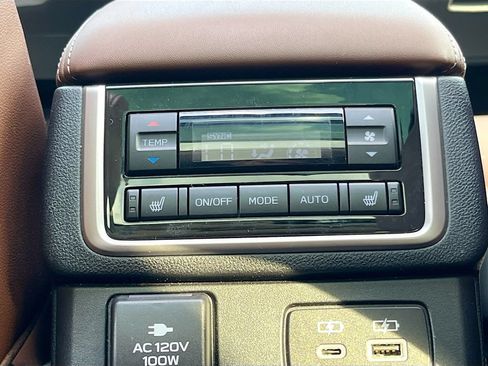 Used 2023 Subaru Ascent Touring AWD/4WD image 27