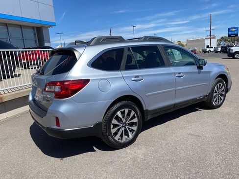 Used 2017 Subaru Outback 3.6R Limited AWD/4WD image 5