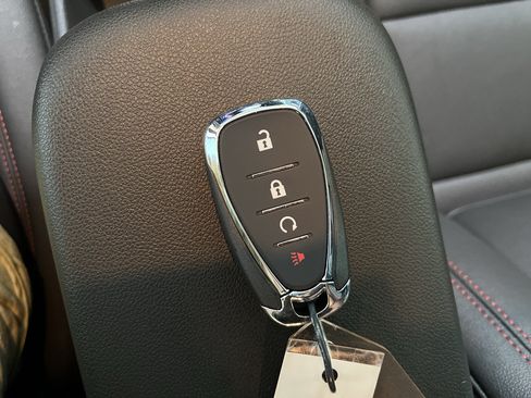 Used 2026 Chevrolet Trax RS w/ Sunroof Package FWD image 30